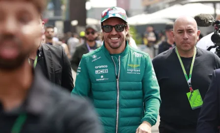 Fernando Alonso tiene noble gesto con 'Checo' tras ganar el premio a 'Maniobra del Año'