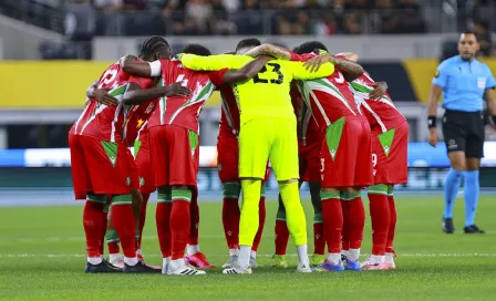 Surinam confía su futuro mundialista a un técnico con pasado en Barcelona y Chelsea