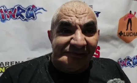 Shocker perdió el cabello en el Aniversario de la Arena Naucalpan