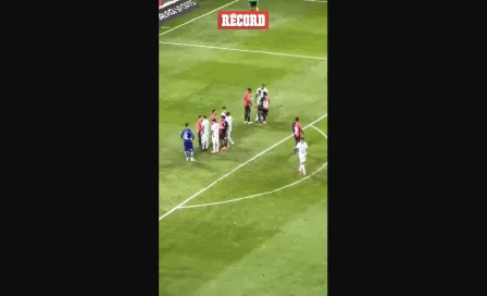 JAMES recibiendo atención médica después del PENALque le COMETIÓ CAMILO VARGAS