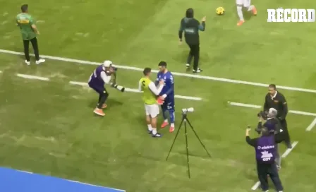 SALUDO entre JAMES RODRÍGUEZ y CAMILO VARGAS