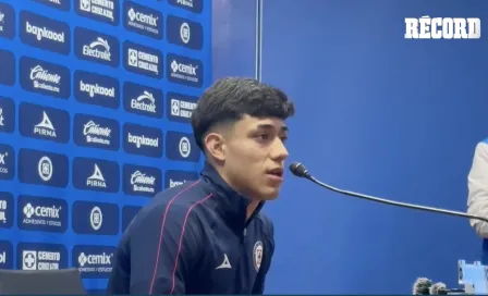 OMAR CAMPOS es presentado con CRUZ AZUL