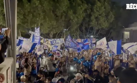 La AFICIÓN azul se le entrega a su equipo | Serenata a Cruz Azul previo a enfrentar al América