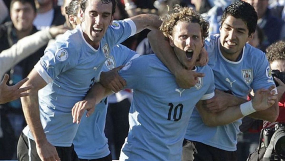Un loco transforma a Uruguay en un equipo fulminante en las