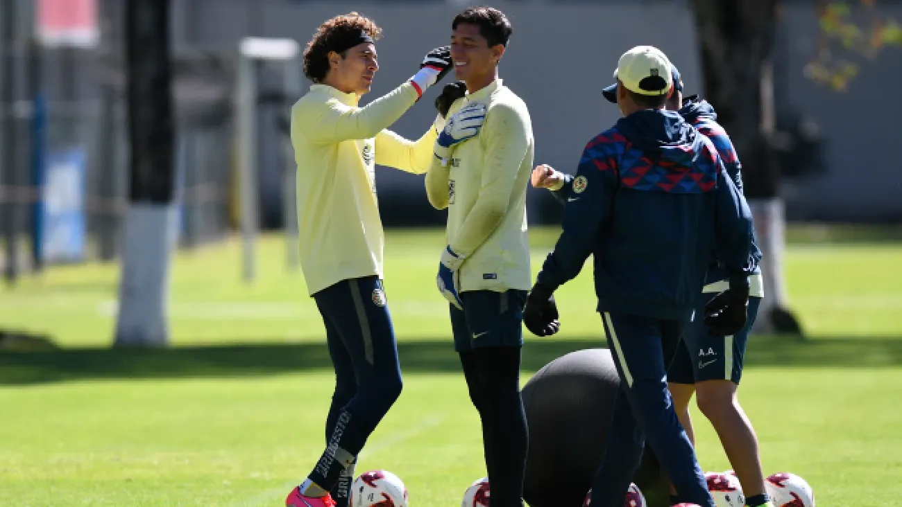 Guillermo Ochoa y Fernando Tapia