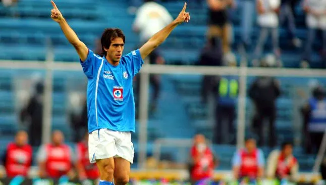 César Delgado festeja en el Azul