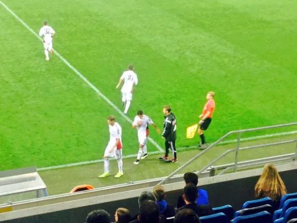 Chicharito sale de cambio