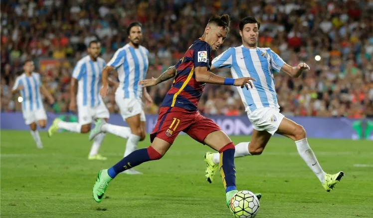 Neymar en un partido con Barcelona