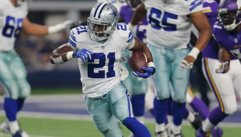 AP Joseph Randle corre con el ovoide