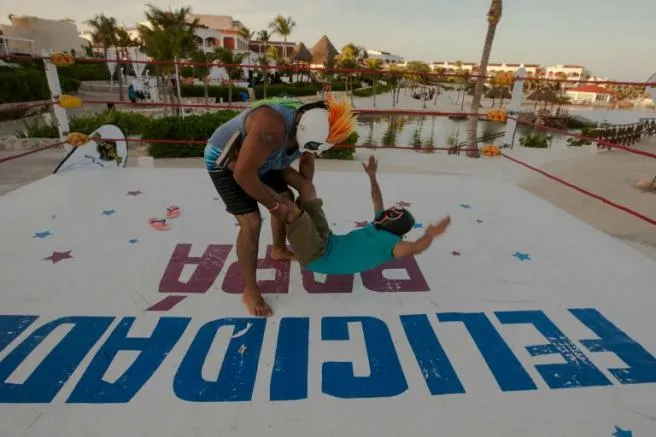 Psycho Clown también decidió impartir clases de lucha