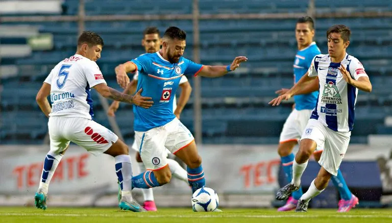 Rojas intentando salir de la marca tuza