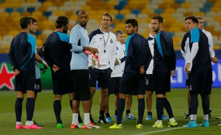 Jugadores del Porto se reúnen con Lopetegui
