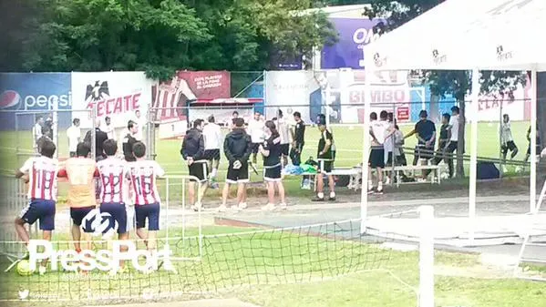 PRESSPORT Almeyda dirige su primer entrenamiento con Chivas