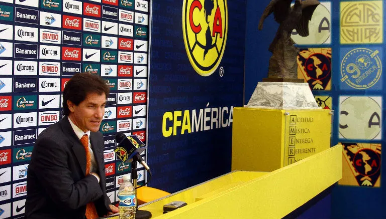 Jaime Ordiales atiende a los medios en Coapa