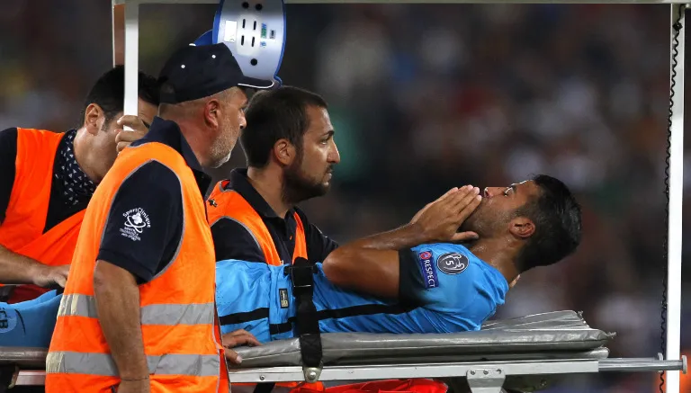 Rafinha tras sufrir una lesión contra la Roma