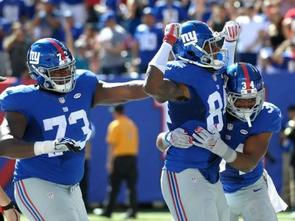AP Larry Donnell celebra una anotación