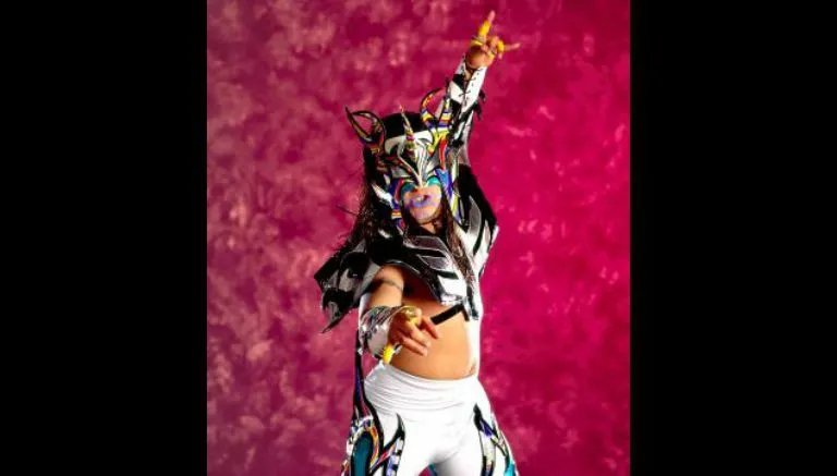 Mr. Águila en su personaje de Águila