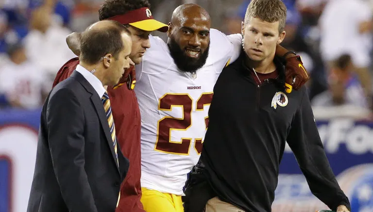 AP DeAngello Hall sale lesionado