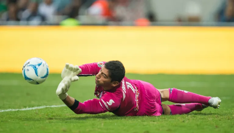 MEXSPORT Corona ataja un disparo en duelo contra Rayados