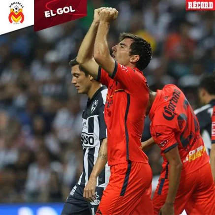 RÉCORD Erpen festeja tras marcar con Monarcas