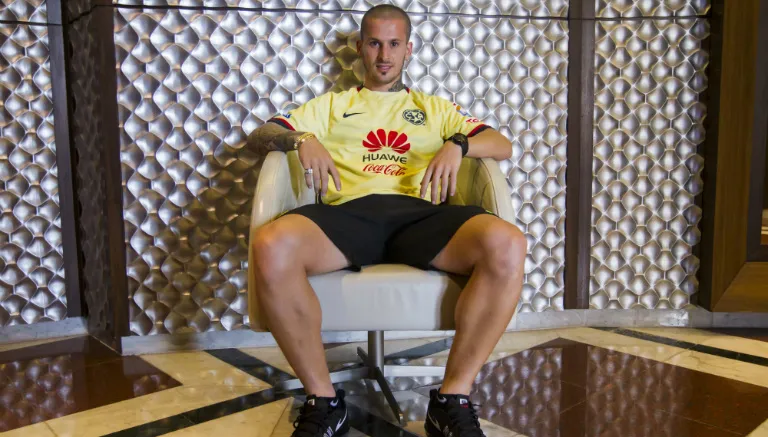 MIGUEL PONTÓN Benedetto en sesión para RÉCORD