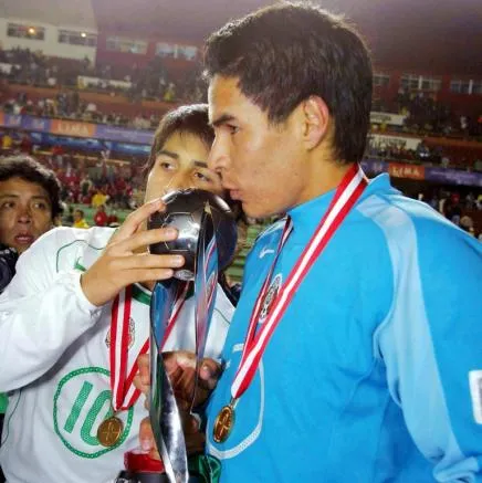 Arias besa el título de la Sub 17