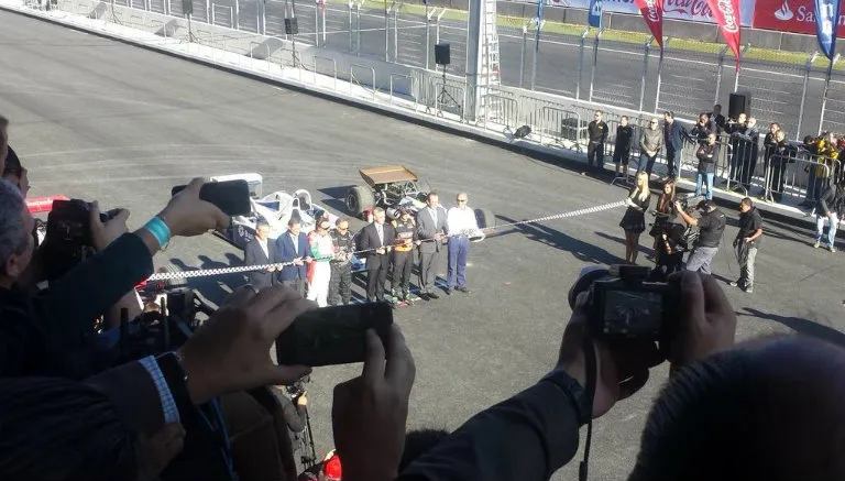 LÁZARO MONTAÑO Momento del corte de listón en el AHR