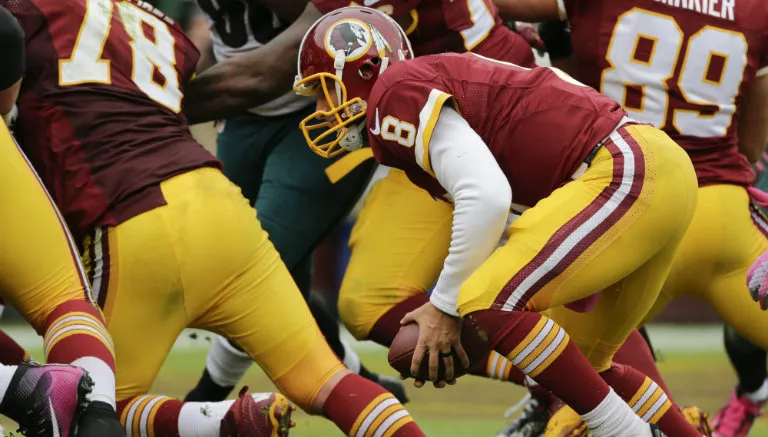 AP Kirk Cousins con los Pieles Rojas