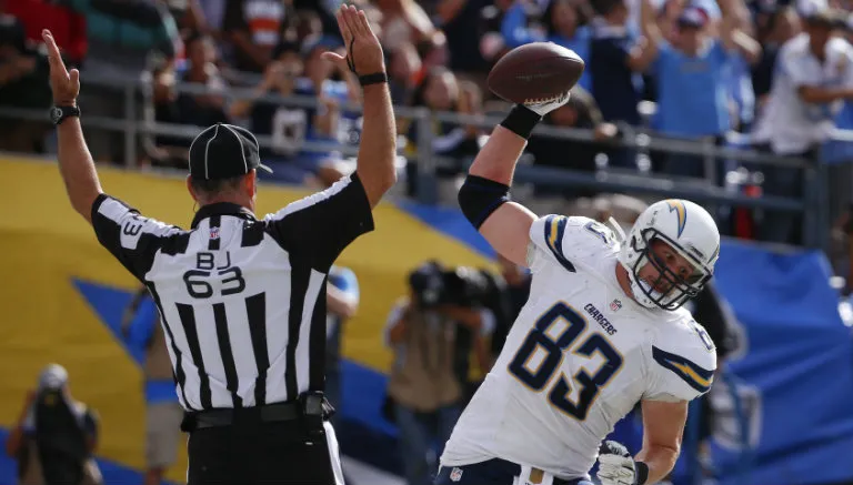 AP John Phillips festeja un touchdown