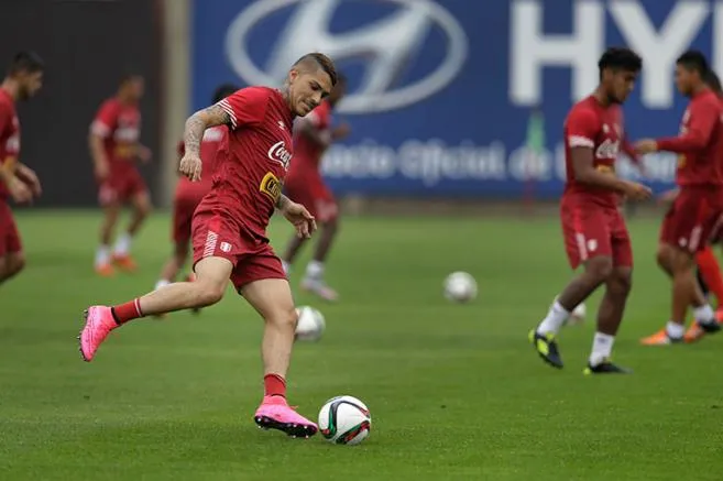 AP Paolo Guerrero se prepara para la eliminatoria
