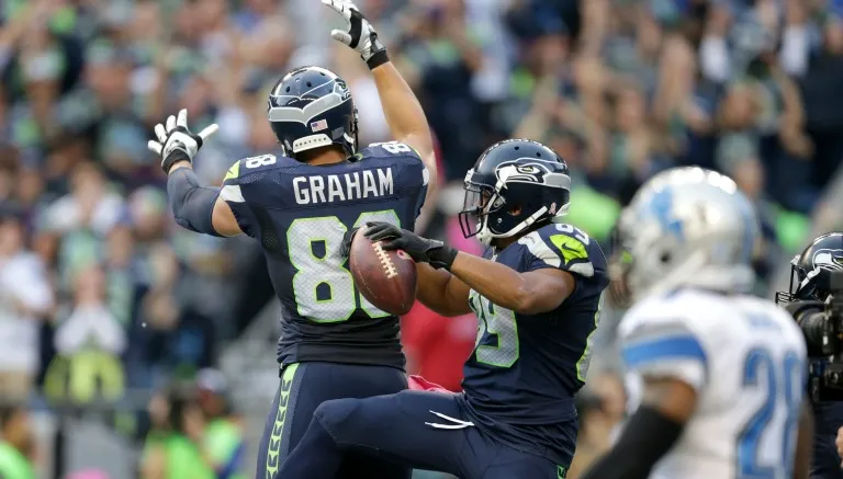 AP Doug Baldwin celebra con Jimmy Graham un touchdown de Seattle