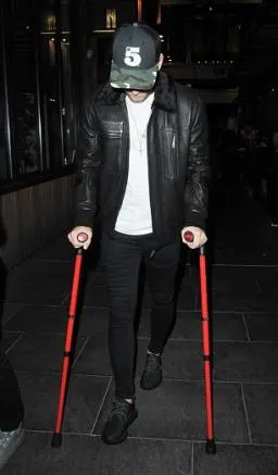 LUKESHAW23 Luke Shaw en las calles de Manchester