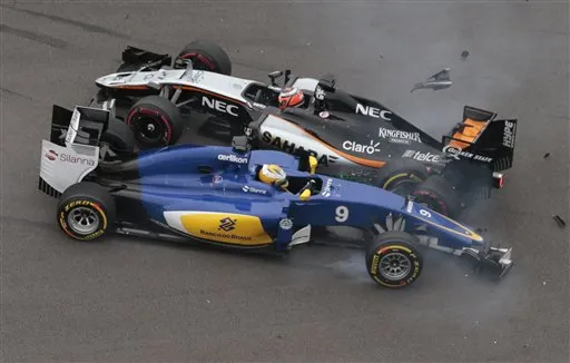 AP Momento del impacto entre Hulkenber y Ericsson