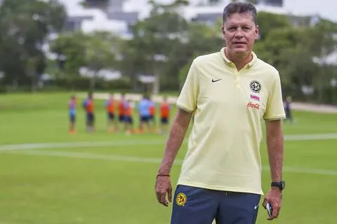 ESPECIAL El presidente americanista posa para la cámara