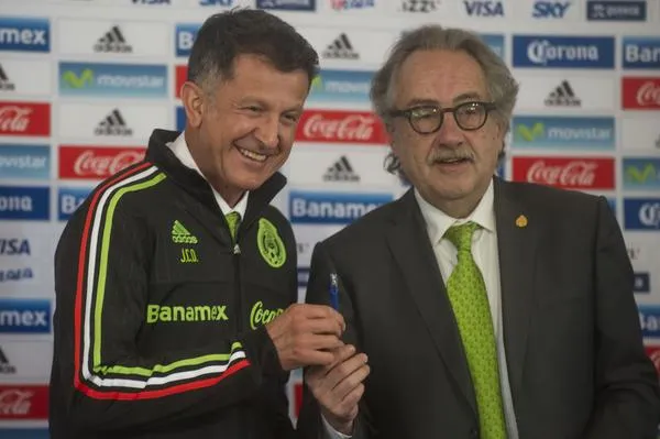 CÉSAR VICUÑA Decio de María presenta a Juan Carlos Osorio