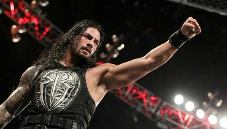 ESPECIAL Roman Reigns festeja un triunfo