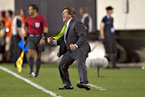 IMAGO 7 Herrera festeja un gol en el banquillo