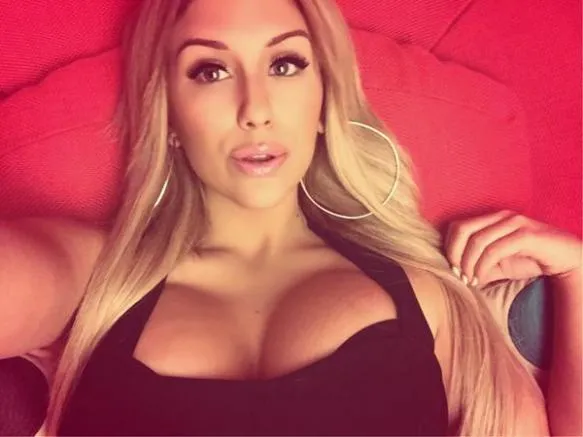 TWITTER EGLANTINE AGUILAR Selfie de Eglantine Aguilar