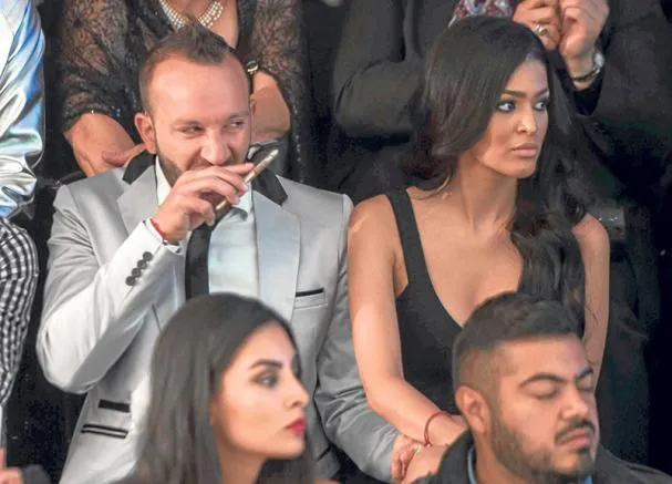 Parece que Vuoso no se divirtió mucho en el desfile