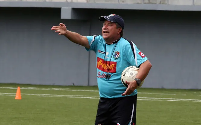 Gómez dirige una práctica de Panamá