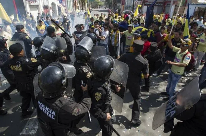 RICARDO FLORES Así comenzó el choque entre policías y seguidores de coapa