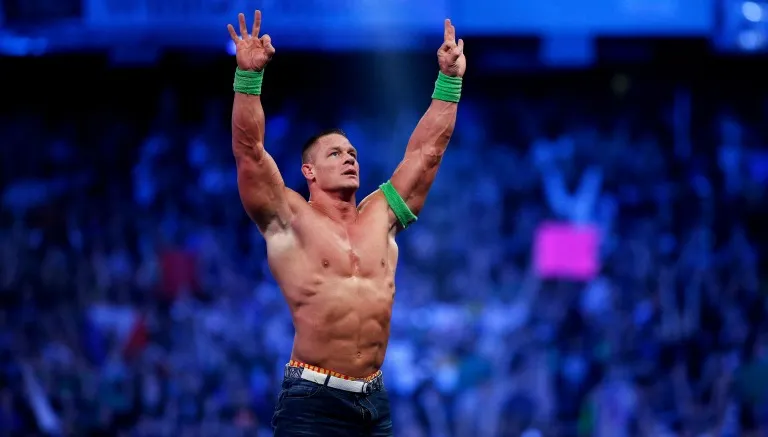 John Cena festeja una victoria