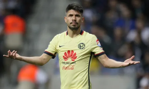 IMAGO7 Peralta reclama en el duelo contra Monterrey