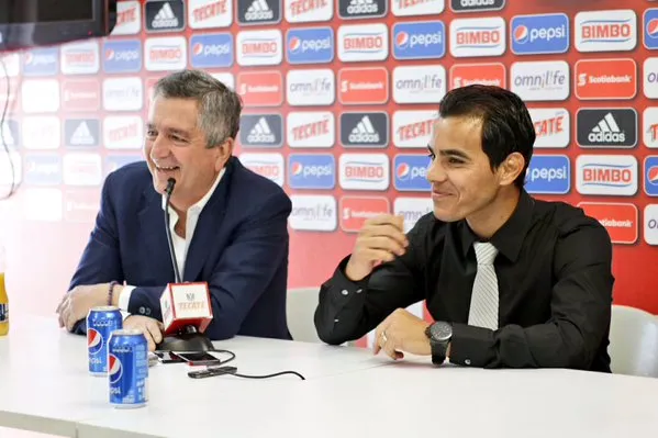 @jorgevergara Vergara y Bravo firman el nuevo contrato