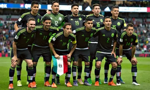 IMAGO7 La Selección Mexicana posa para las cámaras antes de un partido