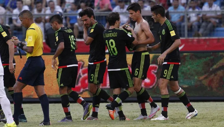 DANIEL GÁMEZ Guardado dice a Damm que se ponga la camiseta