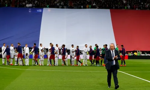 AP Bandera de Francia en el saludo de los jugadores