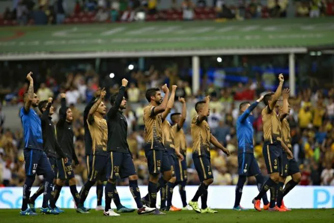 IMAGO7 Pumas celebra con su gente durante un encuentro