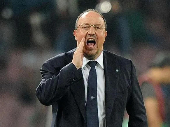 Benítez grita durante un partido