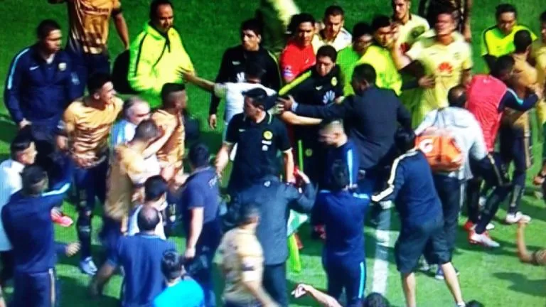 La campal se armó al término del encuentro, pero sin consecuencias graves